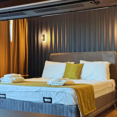 Bonnie Hotel *