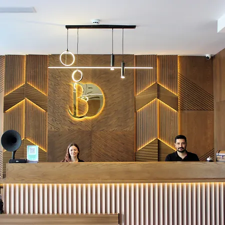 Bonnie Hotel *