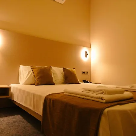 Bonnie Hotel *