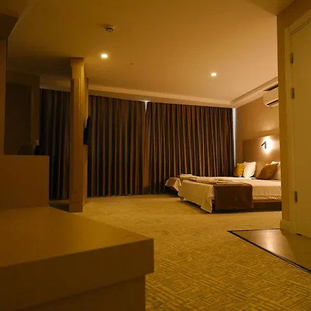 Bonnie Hotel *